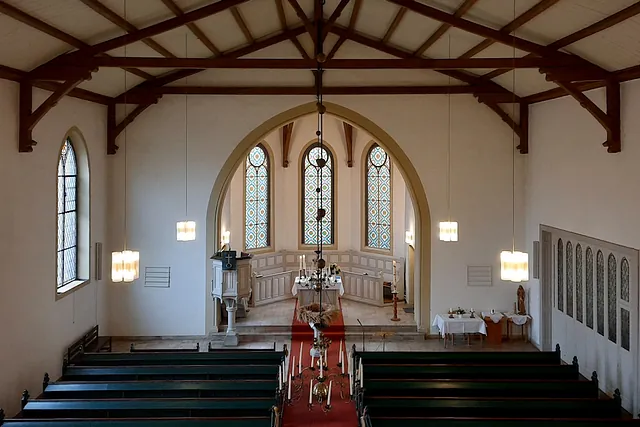 Blick in Altarraum von Empore